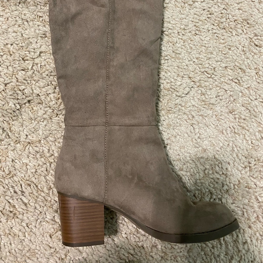 Suede boots - Picture 2 of 3